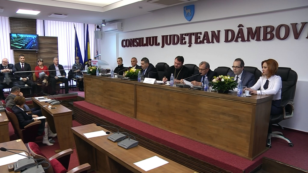 Plachete pentru foştii prefecţi ai judeţului Dâmboviţa şi pentru foştii preşedinţi CJ
