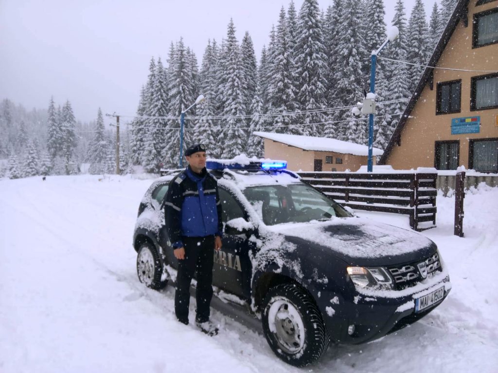 Iarna se dezlănţuie  în  zona montană  Moroeni-Padina –Peştera. VIDEO
