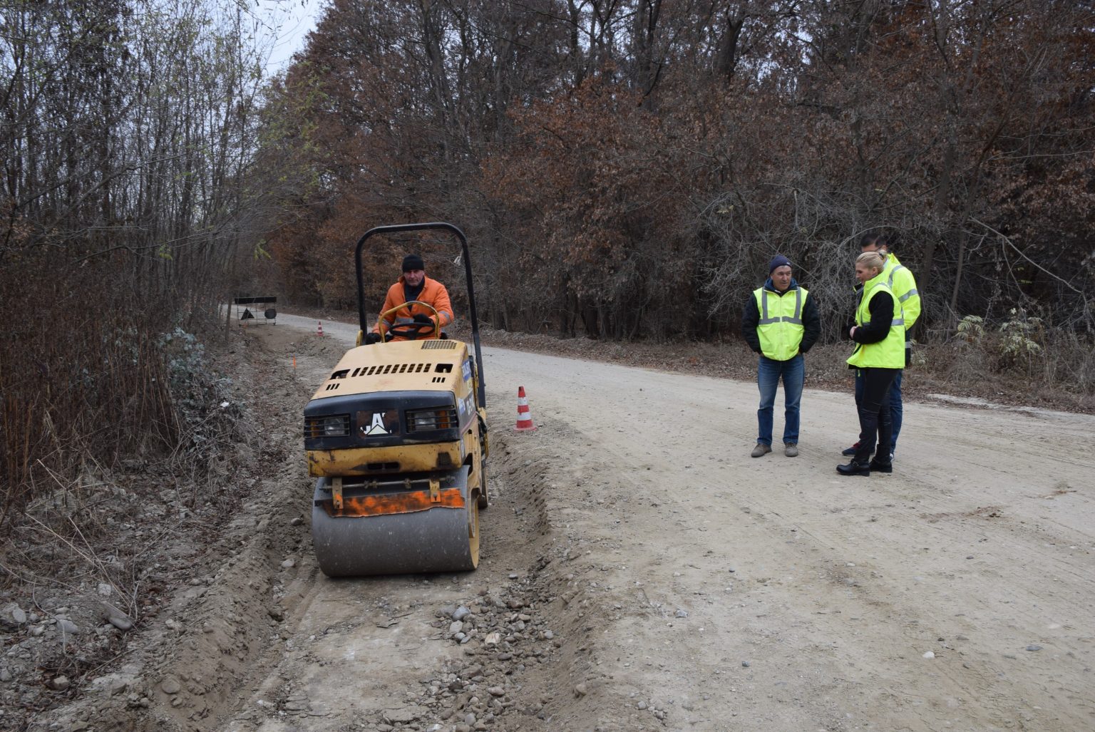 Se lucreză pe DJ 702D Mogoșești – Geangoești – Dragomirești