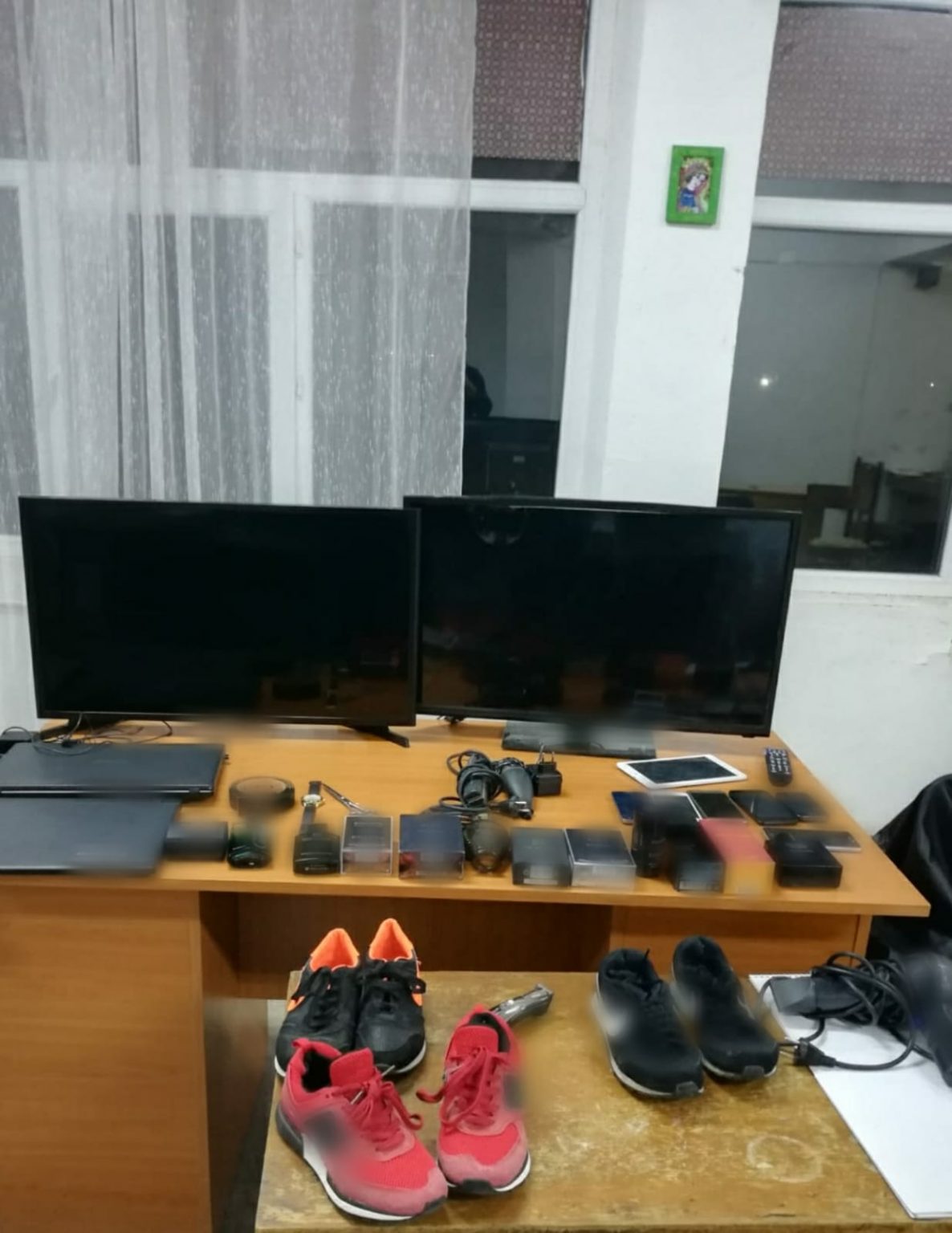 Hoţul care a jefuit mai multe frizerii din Târgovişte,a fost reţinut