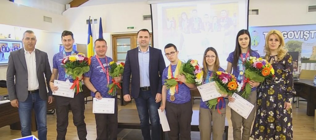 Echipa  de bocce  de la Jocurile Mondiale „Special Olympics”, premiată  de   Primăria Târgovişte