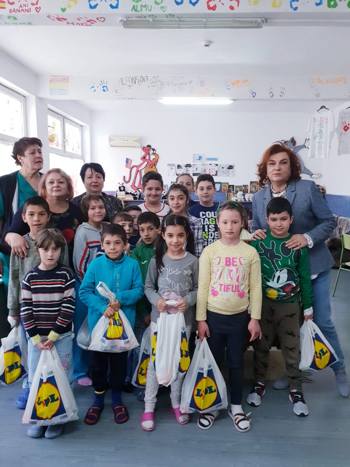 Vizita iepurașului social-democrat a devenit tradiție la Centrul de zi de la Găești