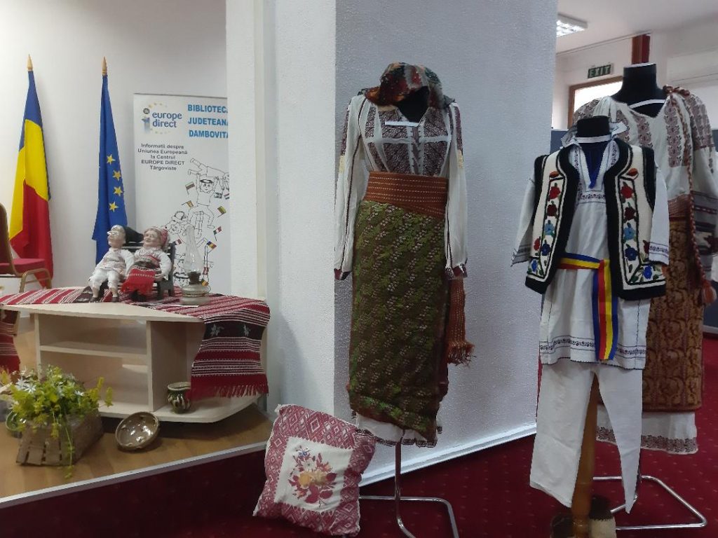 Ziua Costumului Tradițional din România, sărbătorită la Biblioteca Județeană „Ion Heliade Rădulescu”