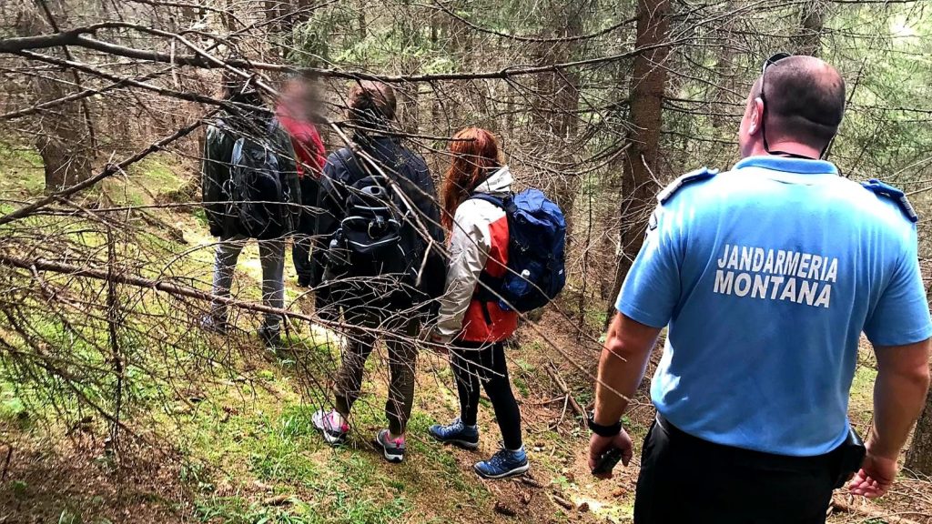 Jandarmii montani în sprijinul unor turişti rătăciţi