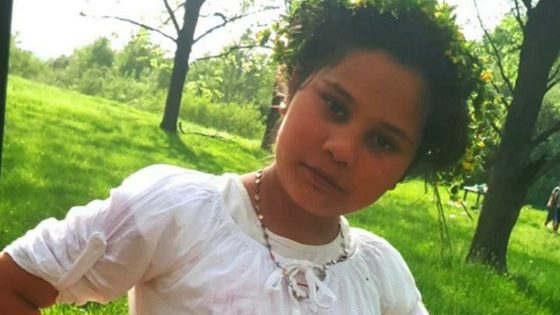 O fetiţă de 11 ani din Gura Suţii  este dispărută. Este căutată cu elicopterul, drone, câini de urmă, sute de poliţişti, jandarmi, pompieri şi voluntari