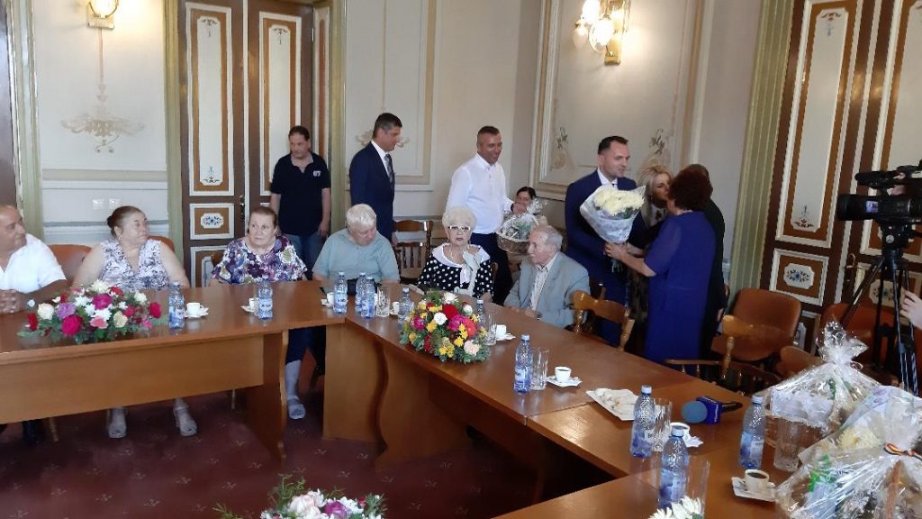 De „Zilele Cetăţii Târgovişte ” au fost premiate cuplurile care au aniversat 50 de ani de la căsătorie