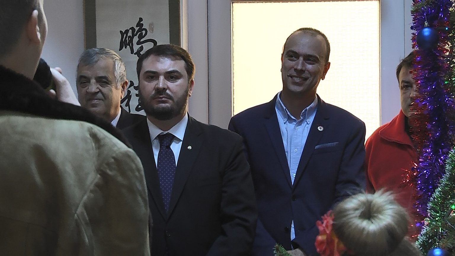 Tradiţia merge mai departe, iar Crucea Roşie Dâmboviţa, şi anul acesta, este gazdă primitoare pentru cetele de colindători