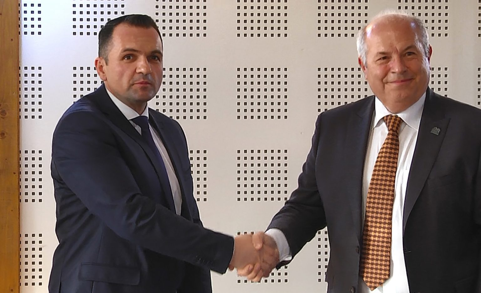 Primăria Târgovişte şi Camera de Comerţ, Industrie şi Agricultură Dâmboviţa au semnat un protocol de colaborare