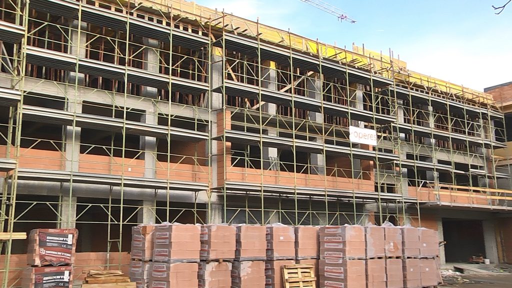Avansează lucrările de reabiitare,modernizare şi extindere la Şcoala Gimnazială „Mihai Viteazul”