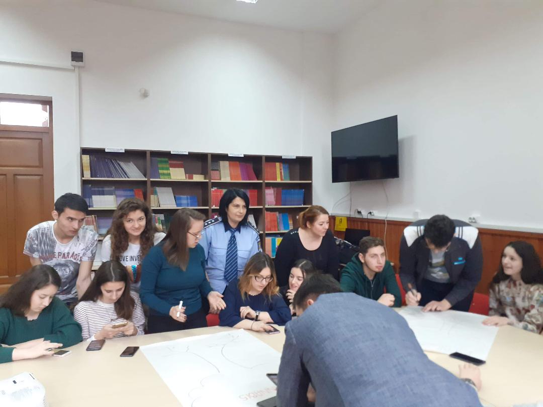 Conştientizarea elevilor târgovişteni cu privire la riscurile asociate consumului de droguri prin proiectul „Informaţia mă protejează”