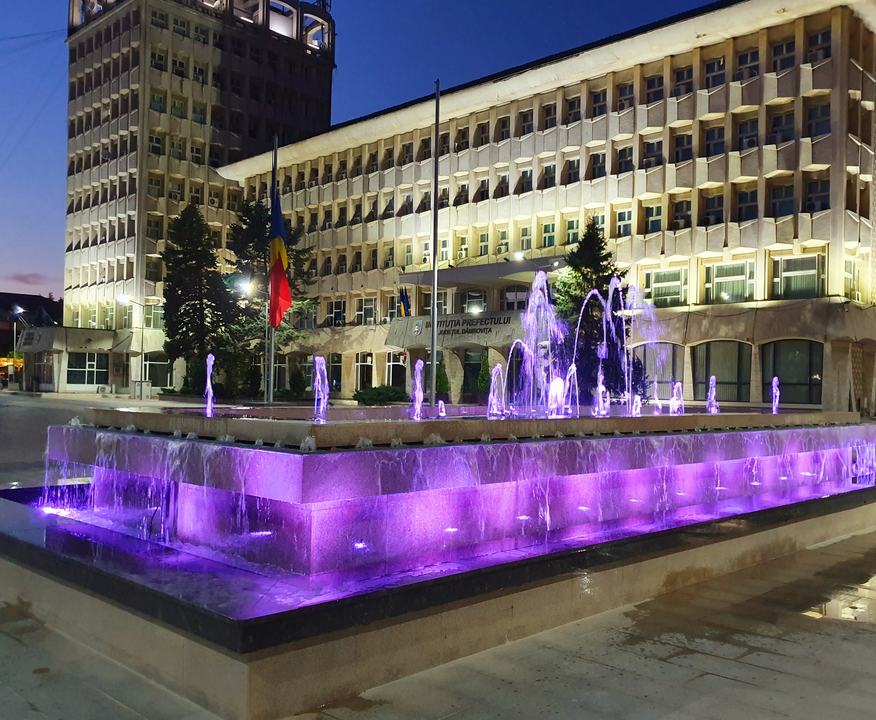 S-au făcut și ultimele probe la lumini și la presiunea coloanelor de apă de la fântânile arteziene.