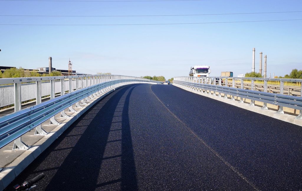 A fost redat circulației un prim sens de mers din Pasajul de pe strada „Petru Cercel”