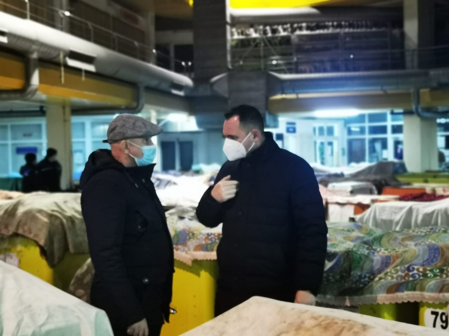 Administrația târgovișteană a luat toate măsurile pentru montarea geamurilor la Piata 1 Mai iar condițiile de aici sunt din nou umane