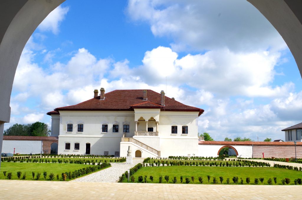  Complexul Naţional Muzeal ”Curtea Domnească” Târgovişte trece la programul de vară