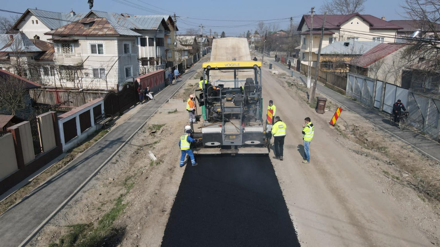 Lucrările la drumul județean 711 avansează în ritm susținut