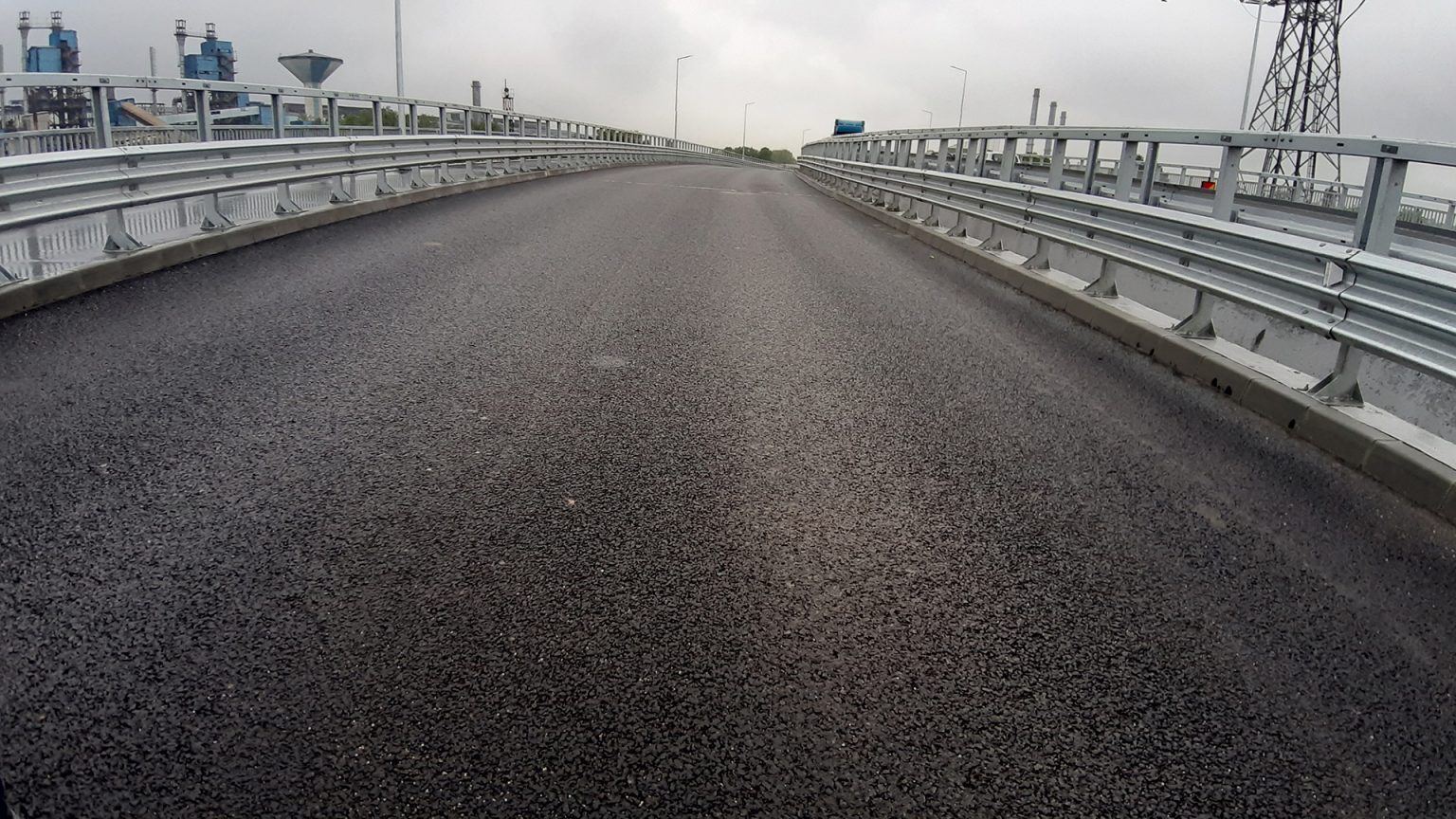 Pasajul Petru Cercel a fost redeschis circulației, la capacitate maximă, pe ambele sensuri!