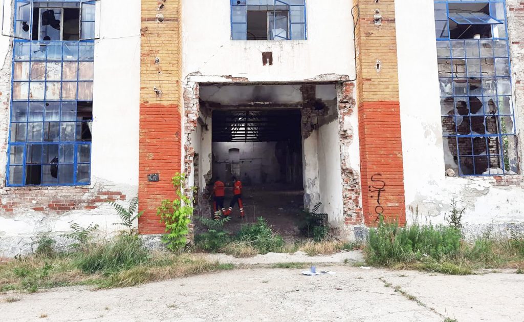 Descoperire macabră într-o clădire părăsită ce aparține Upet Târgoviște