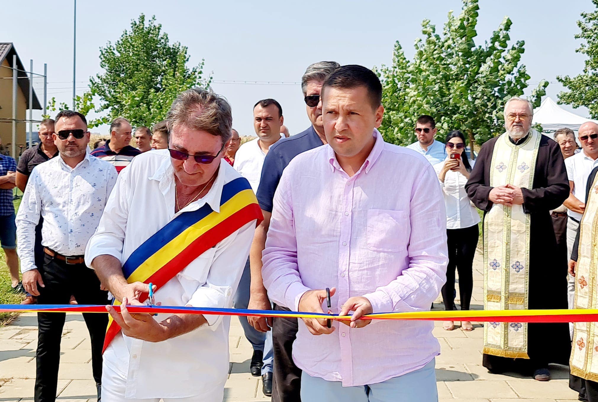 Președintele CJ, Corneliu Ștefan, prezent la inaugurarea terenului de fotbal în satul Pitaru