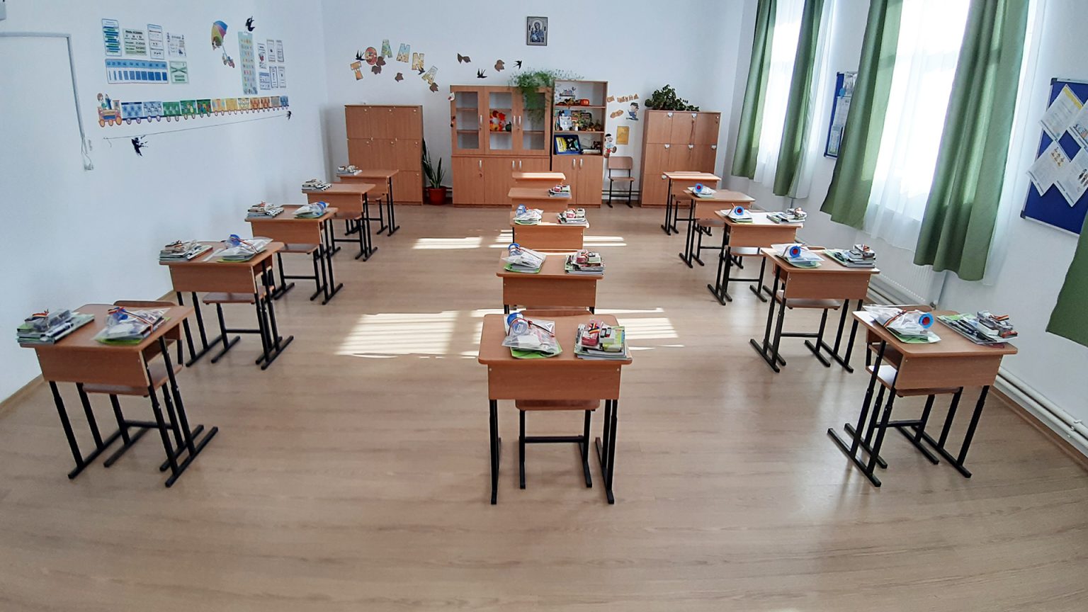 La Răzvad, în prima zi de școală, fiecare copil va primi un pachet cu rechizite școlare