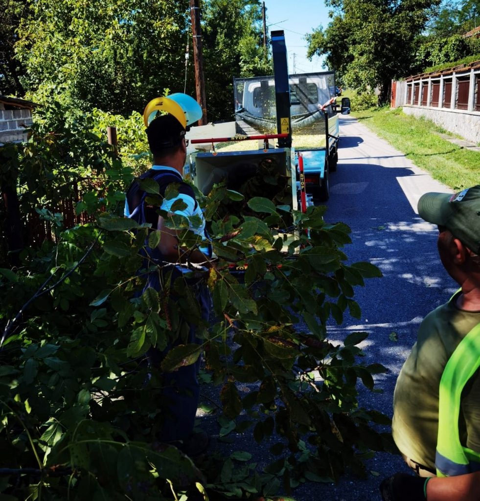 Tocător pentru crengi şi alte deşeuri vegetale, achiziționat de Primăria Vulcana Pandele