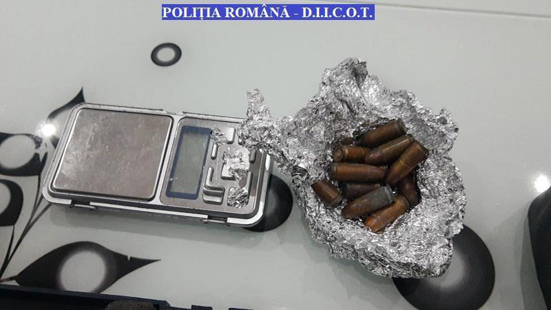 Dâmbovița: GRUP INFRACȚIONAL SPECIALIZAT ÎN TRAFIC DE DROGURI, DESTRUCTURAT. VIDEO