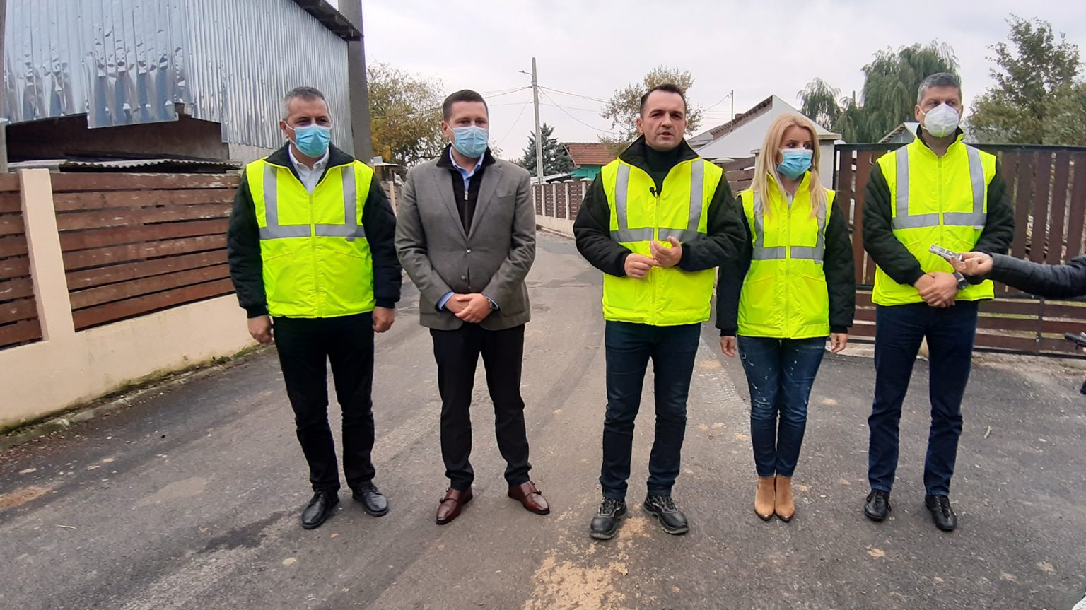 S-au asfaltat străzile Liliacului, Ciocârliei, Zorilor și Ialomiței, cartierul Romlux. VIDEO