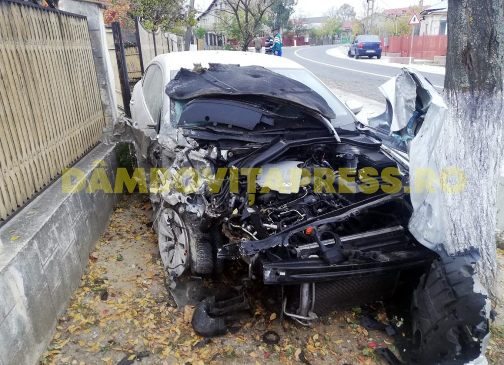 URMĂRIRE CA-N FILME, A FUGIT DE POLIȚIE ȘI A DĂRÂMAT UN GARD ȘI UN STÂLP DE ELECTRICITATE, totul s-a petrecut, noaptea trecută pe străzile