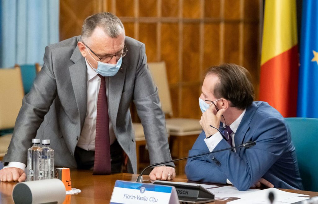 Preșcolarii, elevii din ciclul primar și gimnazial, ar putea fi testați de părinți, acasă, iar elevii de liceu și-ar putea auto-administra testele pe bază de salivă