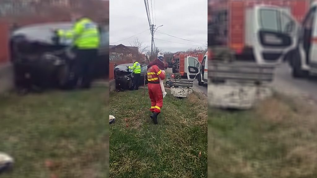 La Hulubești, a avut loc un accident, trei persoane încarcerate , autoturismul a ajuns într-un gard. Acționează de la Detașamentul Găești cu o autospecială de stingere cu apă și spumă și modul de descarcerare, o ambulanță SMURD, de la Detașamentul Târgoviște cu o autospecială de descarcerare și de la SAJ DB un echipaj cu medic.