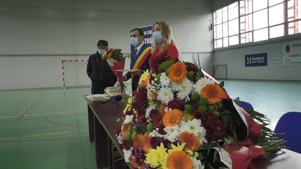 17 cupluri longevive premiate de Primăria Răzvad, au știut că familia este cel mai puternic suport în viață și au avut înțelepciunea