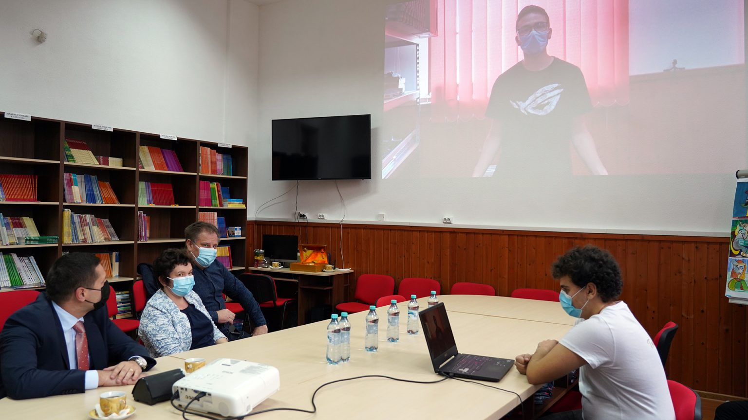 Echipele de robotică de la Colegiul Național Carabella din Târgoviște, în echipă cu președintele Consiliului Județean Dâmbovița