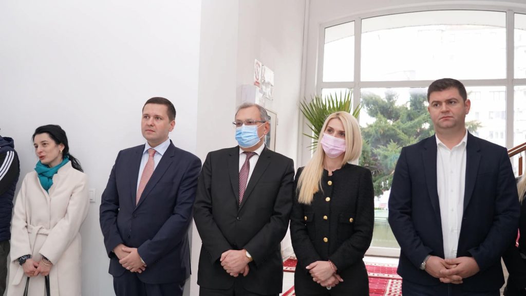 ”Iată, vin colindători !” la Consiliul Județean Dâmbovița, și aduc vestea bună a Crăciunului