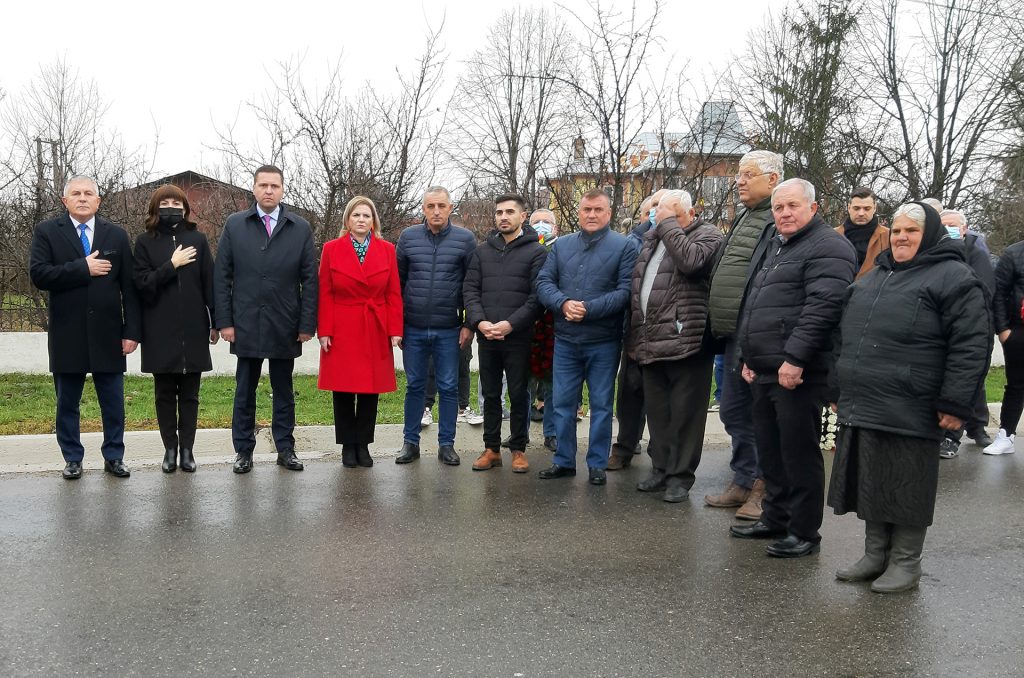La Vișina, a fost sfințit Monumentul victimelor tragediei aviatice din pădurea Mălineasa, la 32 de ani de la tragedia aviatică, în centrul comunei Vișina, a fost ridicat monumentului.