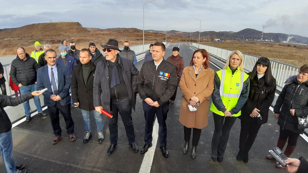 Noul pod peste râul Ialomiţa, dintre Şotânga şi Doiceşti,s-a deschis circulației, o investiție vitală pe care Primăria Șotânga a implementat-o cu succes și are o valoarea de 7.000.000. lei.
