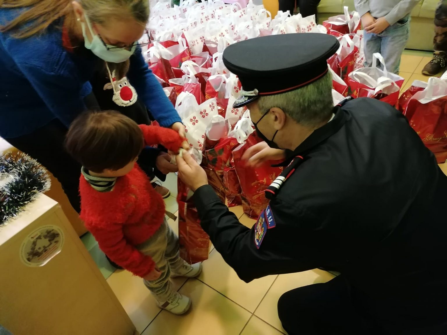 Pompierii dâmbovițeni, ajutoarele lui Moș Crăciun