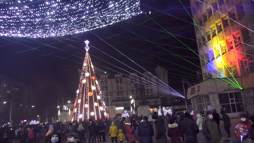 TÂRGOVIȘTE: Spectacol de sunet, lasere și proiecții și aprinderea luminițelor de Crăciun