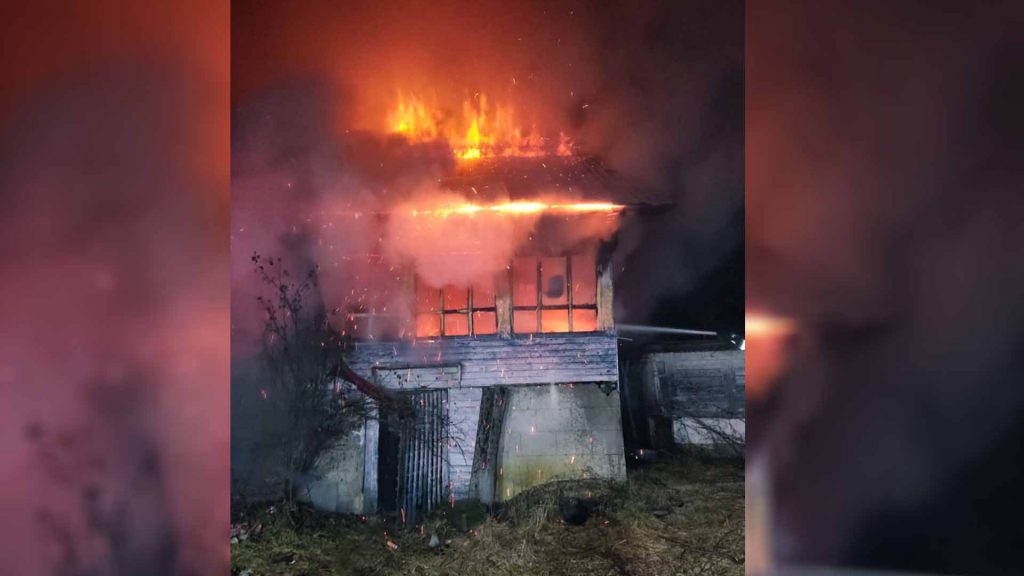 CASĂ MISTUITĂ DE FLĂCĂRI, în comuna Văleni Dâmbovița