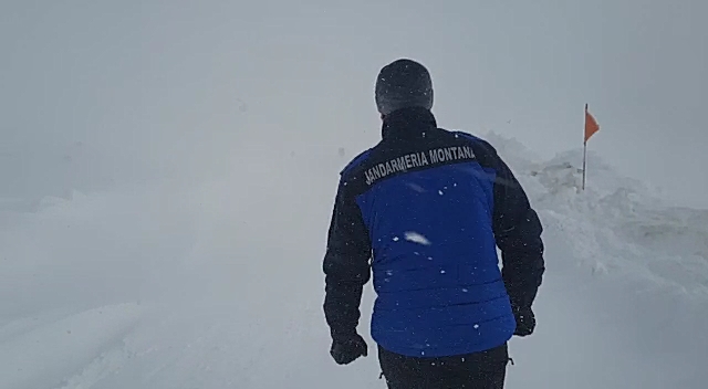 Circulația pe DJ 713, suspendată din cauza viscolului