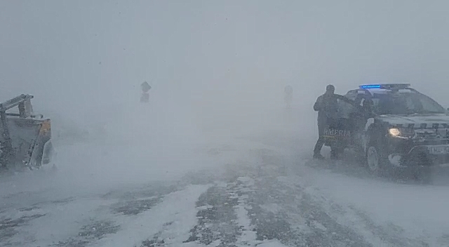 Circulația pe DJ 713, suspendată din cauza viscolului