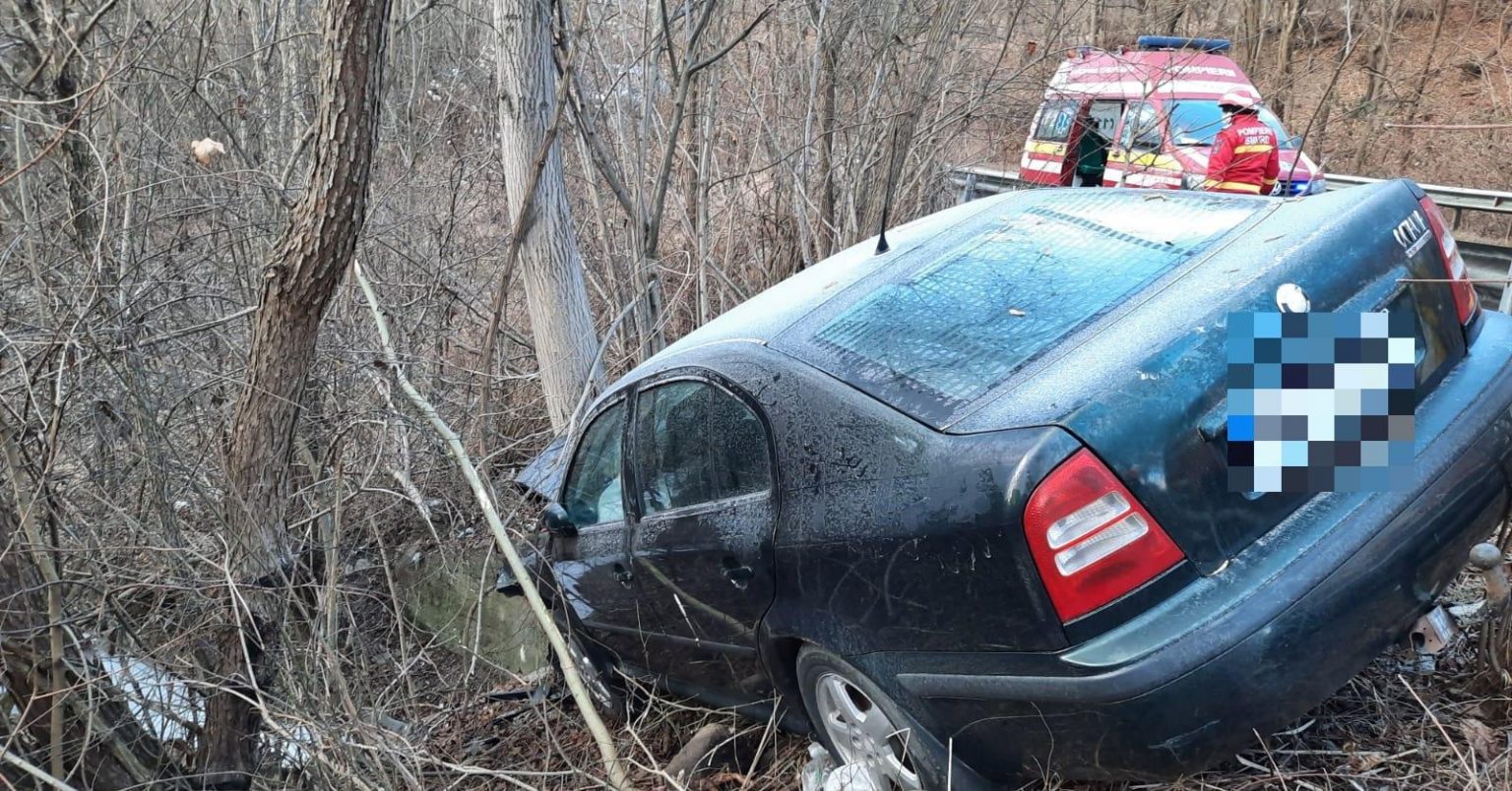 A AJUNS CU MAȘINA ÎNTR-O RÂPĂ PE DN 71