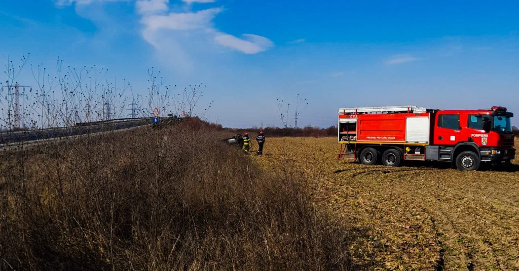 S-a dat cu mașina peste cap