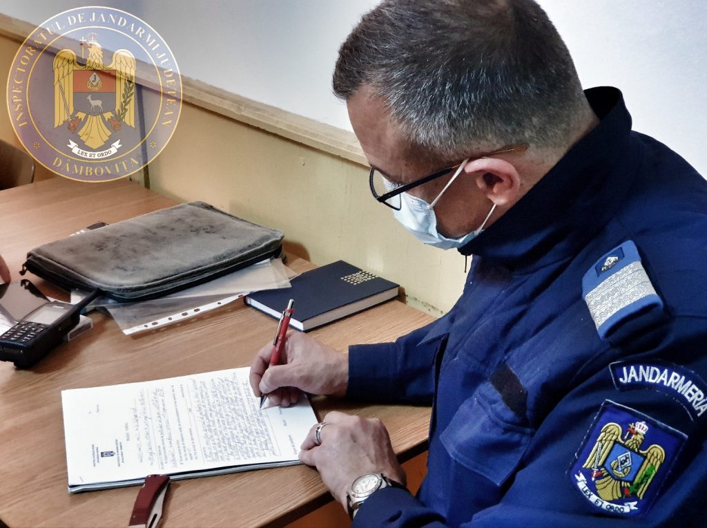 Era sub control judiciar și s-a mai ales cu un dosar penal după ce a fost prins de jandarmi, cu un cuțit la poarta unui liceu