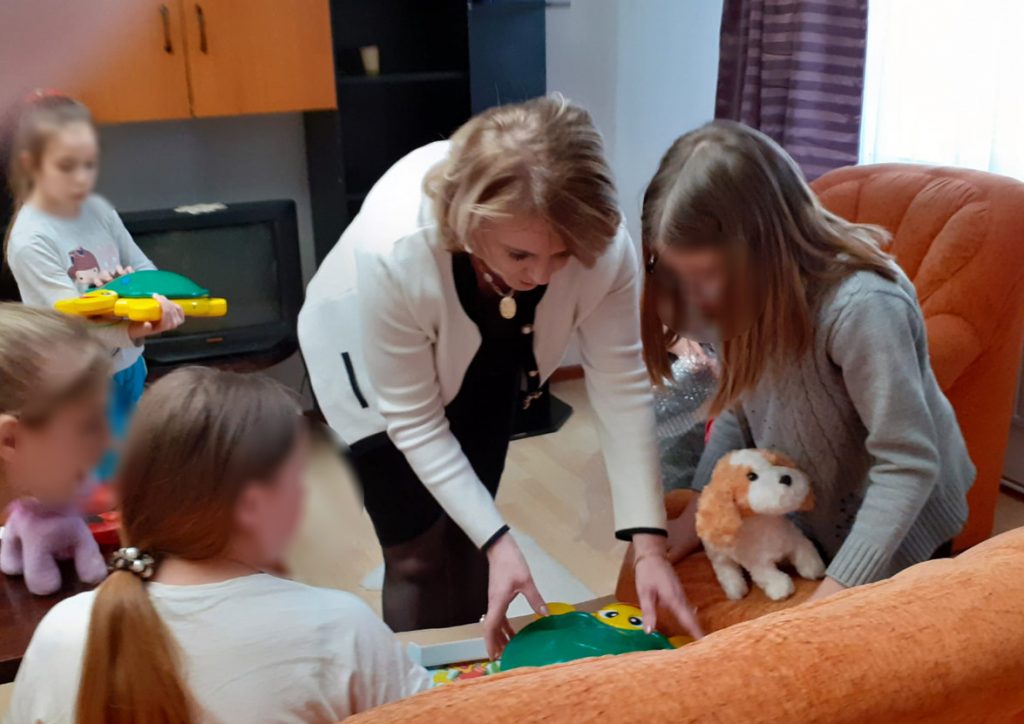 Copiii fugiți din calea războiului își pot regăsi liniștea în țara noastră!