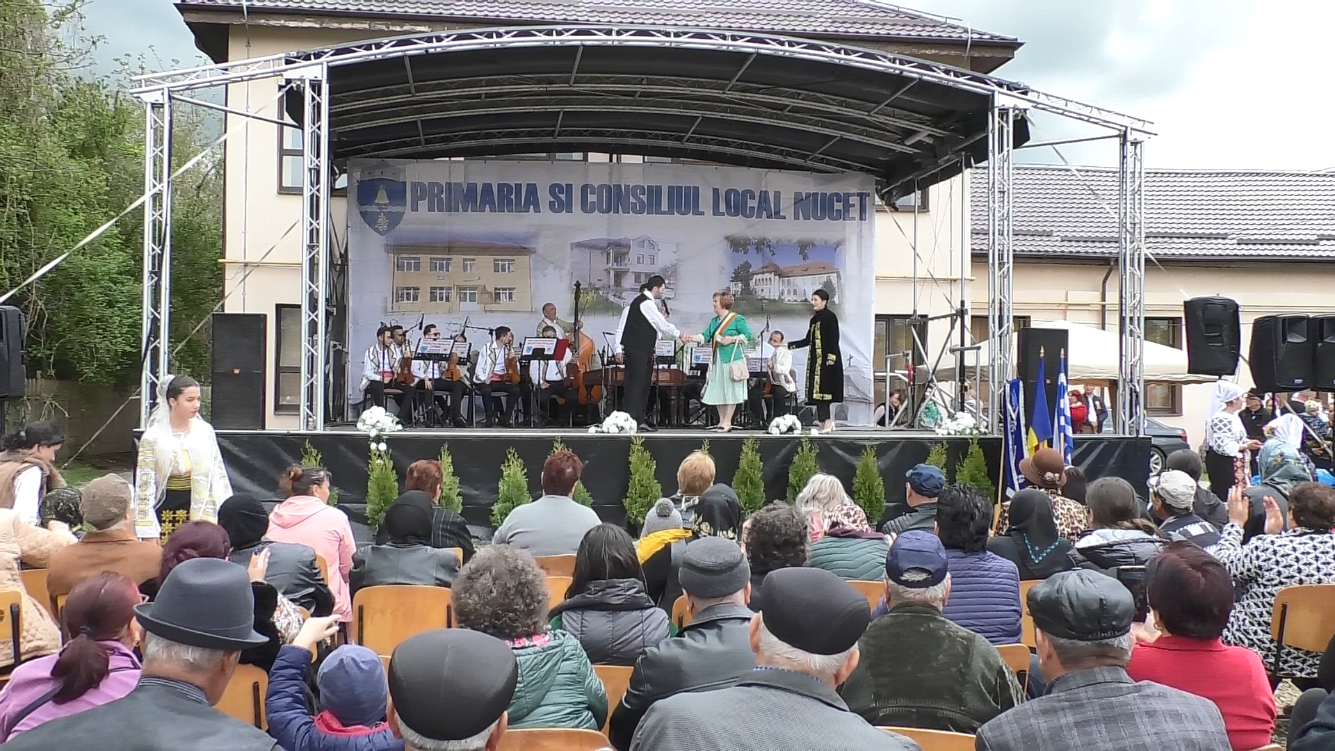 După doi ani de pauză, locuitorii din Nucet au sărbătorit ziua comunei. VIDEO