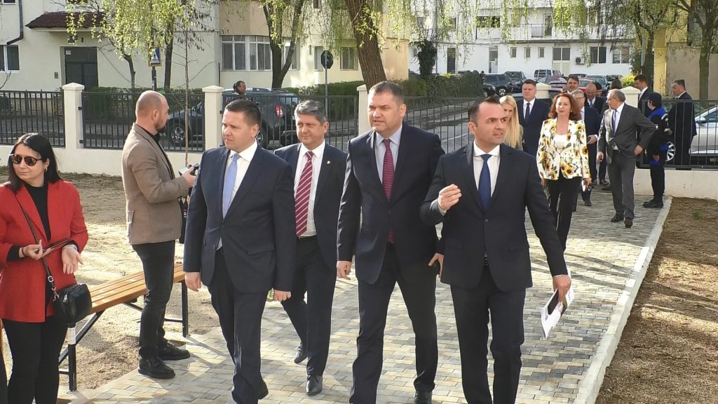 Ministrul Dezvoltării, Cseke Attila, prezent la Târgoviște, a vizitat moderna Școală Gimnazială Matei Basarab. VIDEO