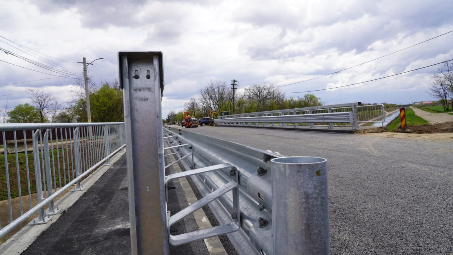 Vești bune, podul de pe DJ 711, din comuna Cojasca, a fost redat circulației publice