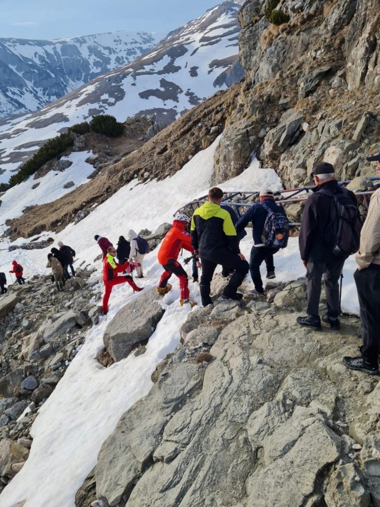 21 de turiști au trăit clipe de groază în munții Bucegi