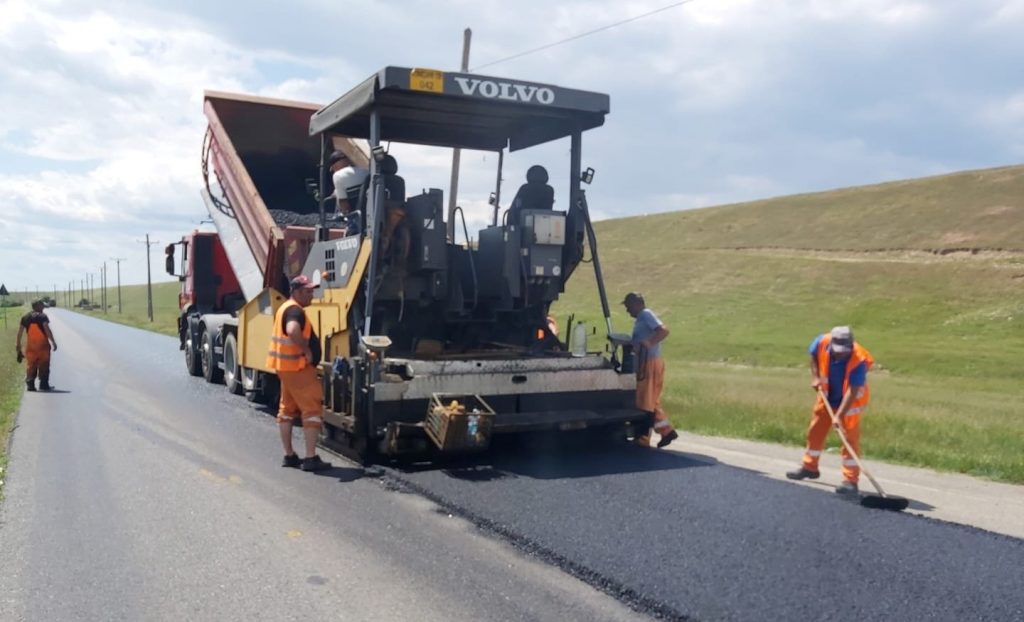 Programul lucrărilor de infrastructură rutieră din județul Dâmbovița Programul lucrărilor la infrastructura rutieră din județul Dâmbovița, în perioada 30.06 - 6.07.2025