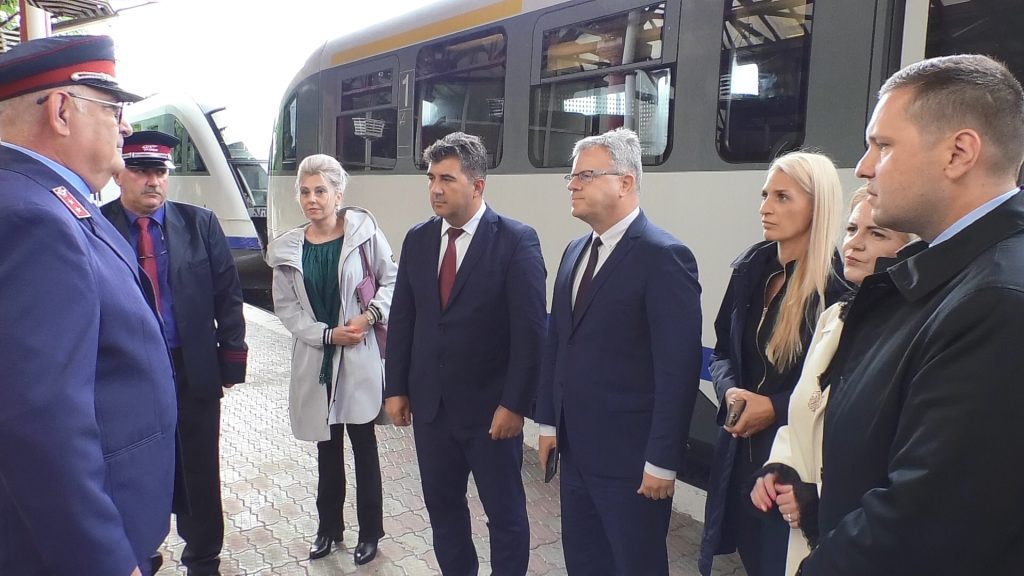 Oficialii de la CFR și Ministerul Trasporturilor alături de conducerea CJ Dâmbovița, au inspectat infrastuctura feroviară din Dâmbovița.VIDEO
