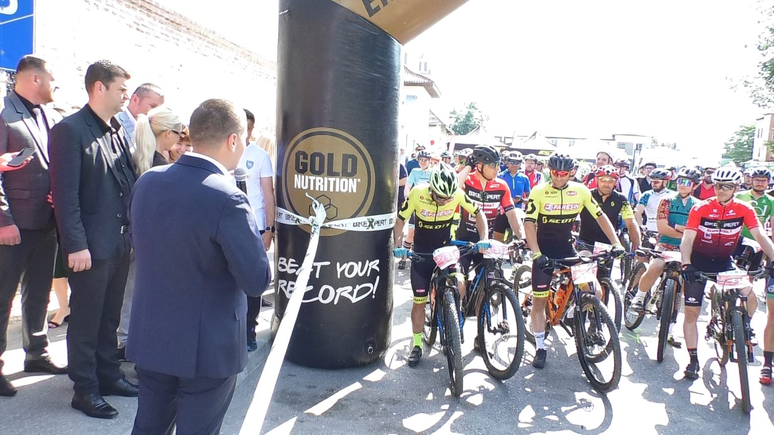 Pasionații de ciclism au pedalat pe ture de 17 km și de 34 de km la prima ediție a MTB CHALLANGE 2022